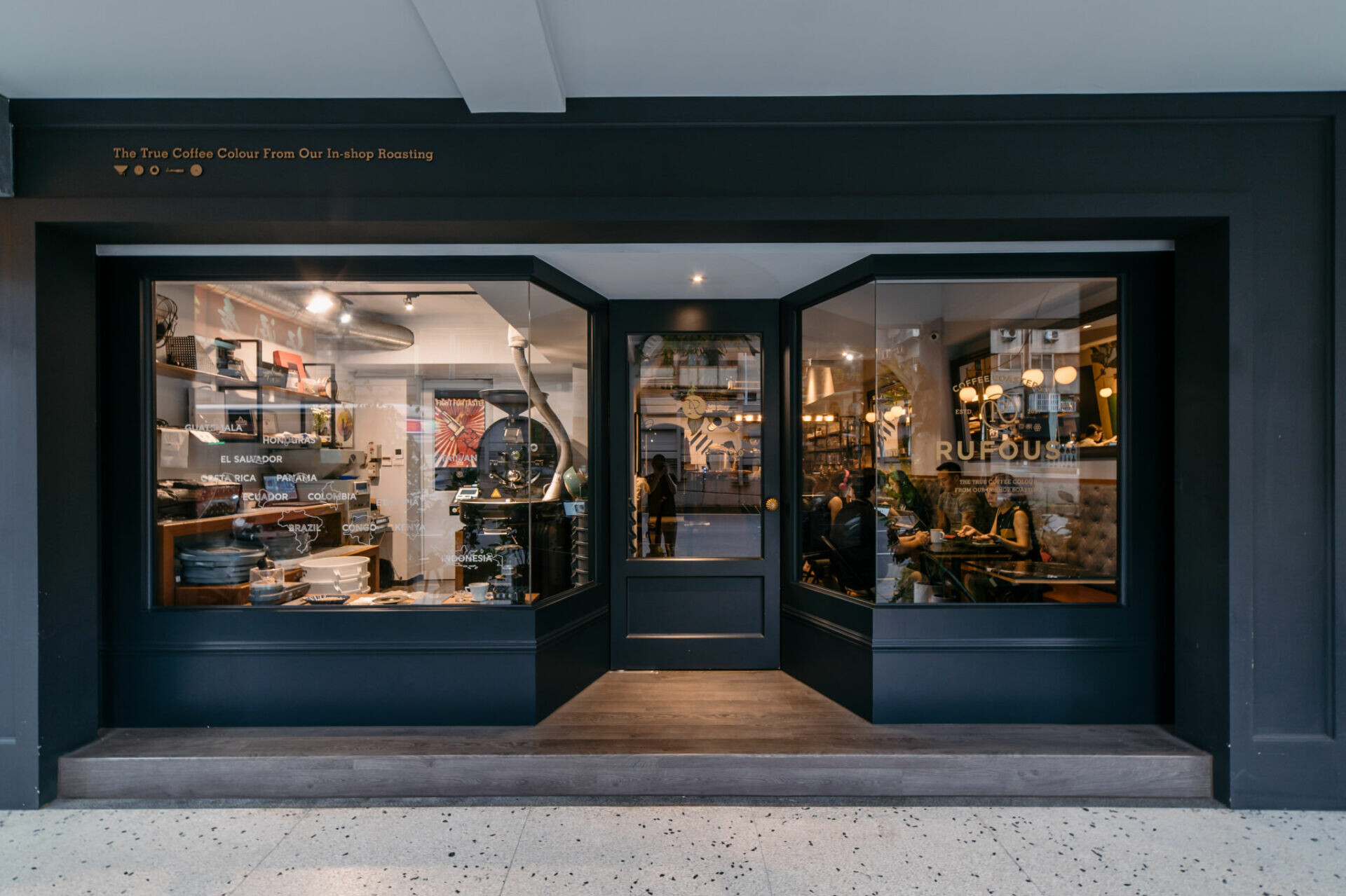 草間彌生藝術展區。